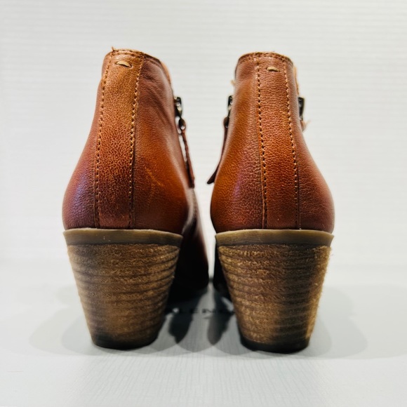 FRYE Ankle Booties Leather upper and inside good preloved condition size 7 M - Picture 16 of 16